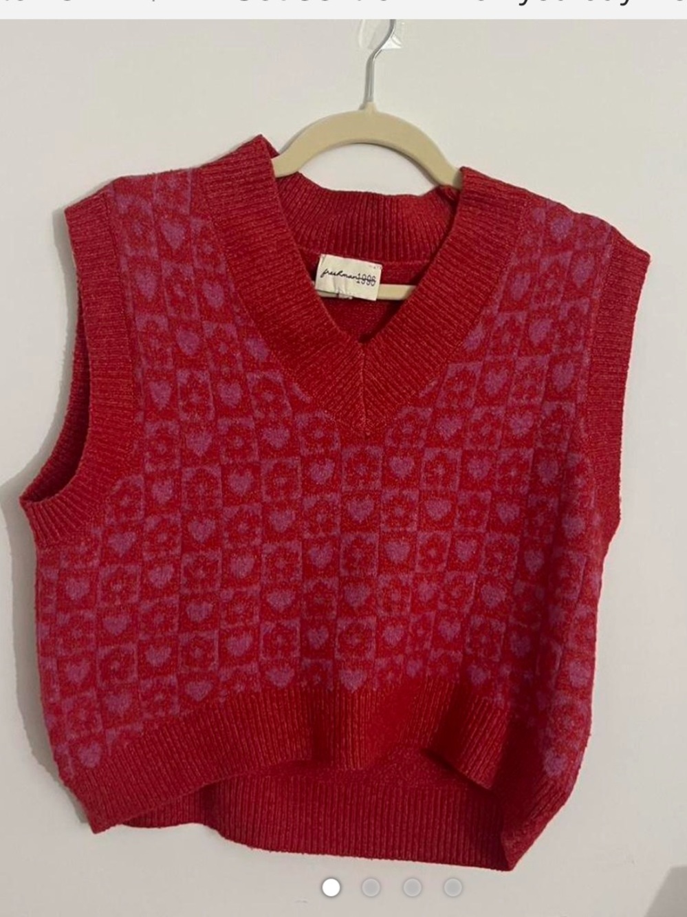 Freshman Red Heart-Patterned V-Neck Sweater Vest